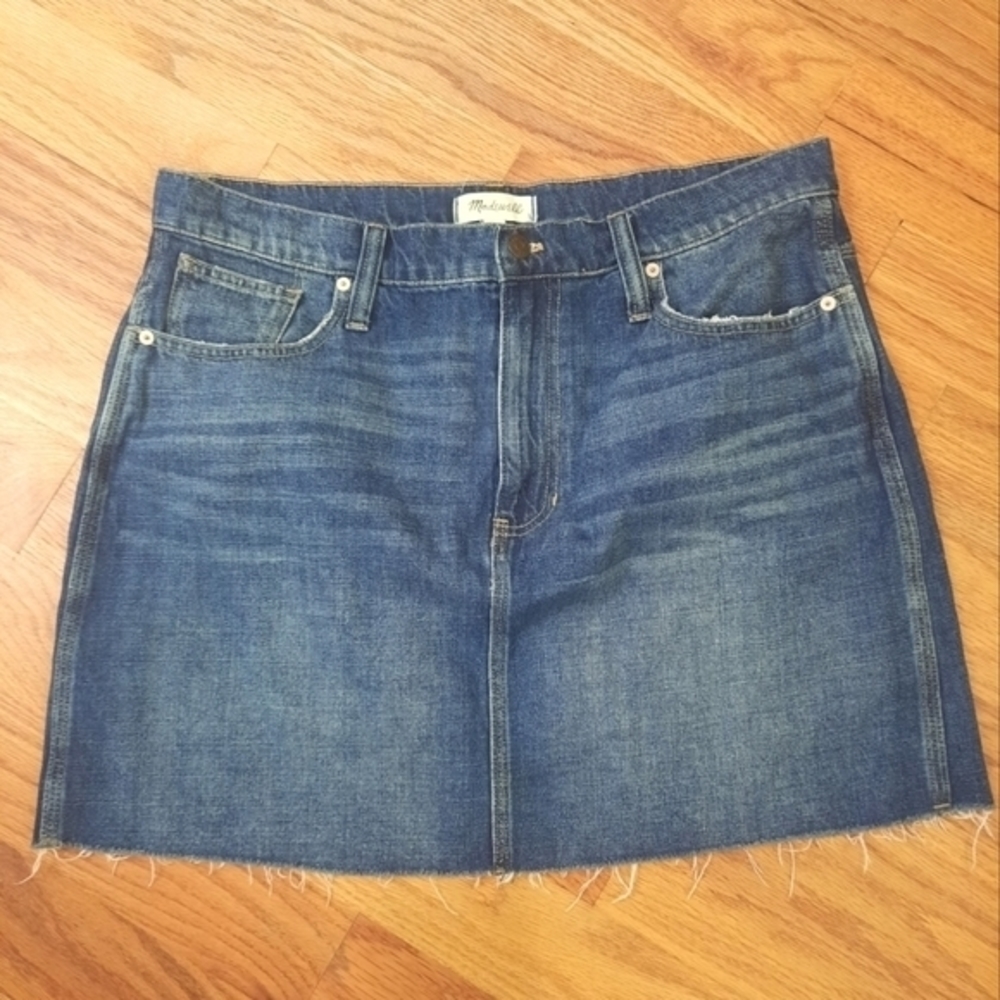 Madewell Denim Skirt Size‎ 32! Distressed
